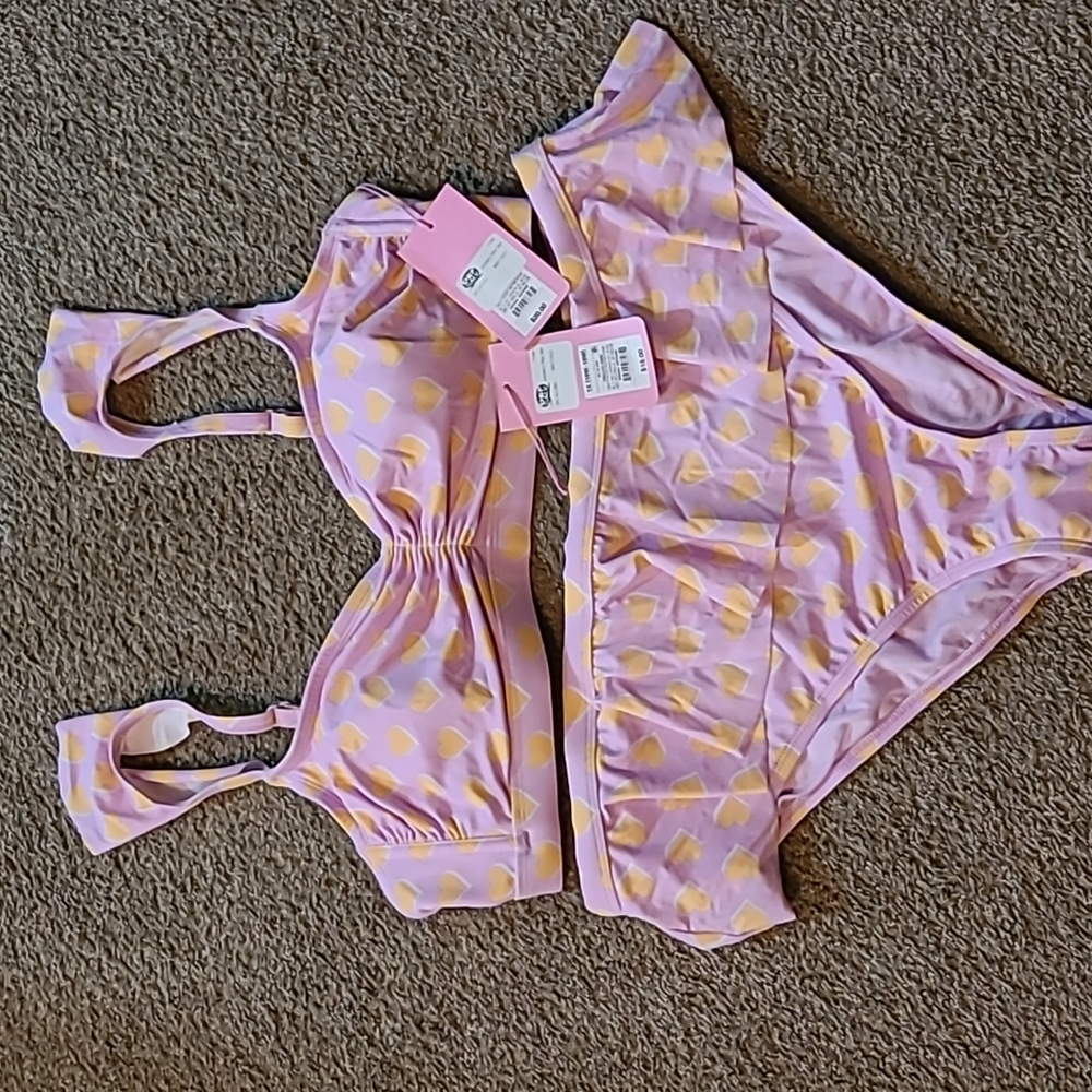 1x bathing suit